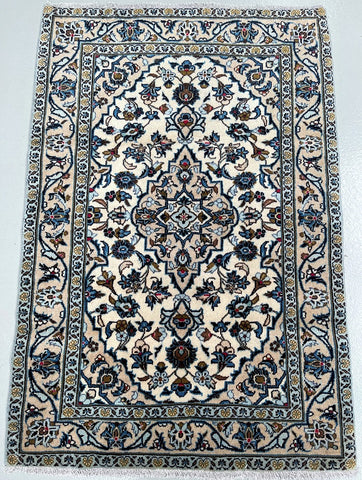 files/small-beige-persian-kashan-rug-150x100m-classic-medallion.jpg