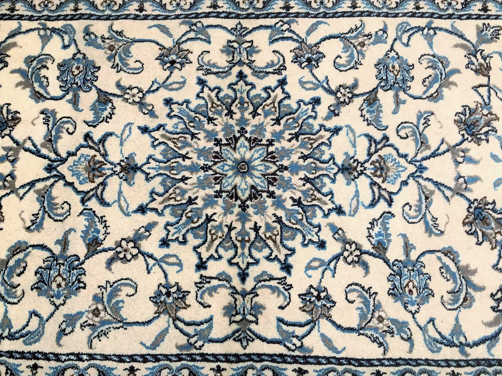 Nain Octagonal Rug Persian Nain Rug 1.4x0.9m | shoparug